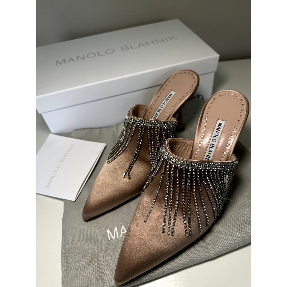 $1565 Manolo Blahnik Womens Satin Mules Clogs Crystal Fringe Beige NEW Size 37 - Picture 2 of 5